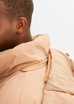 Veste Matelassée Avec Capuche Amovible Et Cordon Coulissant En Polyester Recyclé 13 Veste Matelassée Avec Capuche Amovible Et Cordon Coulissant En Polyester Recyclé -Venus Mode Winkel 23143023 XxvA9Tzu